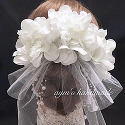 ウェディング　ヘッドドレス　ダリア　チュールリボン　ブライダル　結婚式　成人式　ホワイト　白　華やか　大人　髪飾り