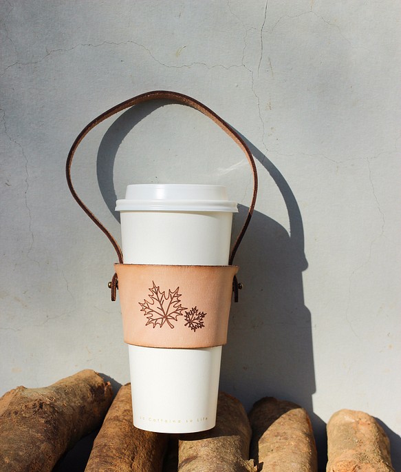 飲料提袋 皮革環保杯提袋  杯套 手縫 飲料 咖啡 楓葉 禮物 第1張的照片