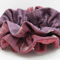【No.1072】ゴージャスなシュシュ　紬・絹・和柄・紫色系@3枚の紫系紬で縫い上げました。⭐クリックポスト送料無料⭐ 1枚目の画像