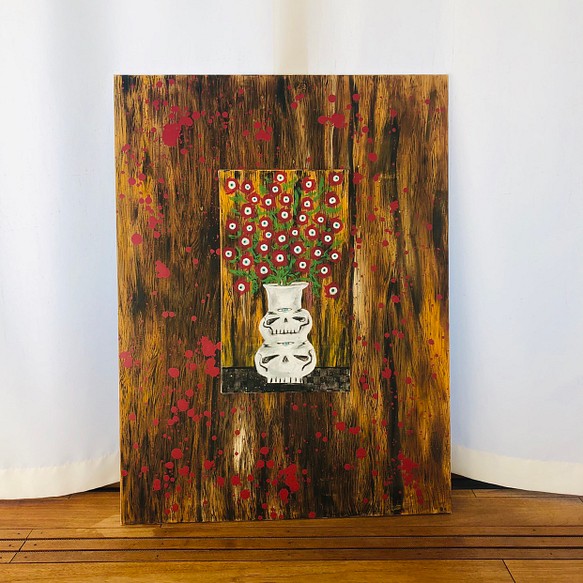 86Untitled(double skull vase with flowers on wood background 1枚目の画像