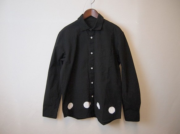 Wakeari M尺寸&lt;赤塔棉織物x名古屋黑c染色&gt;白圈（大點）設計襯衫 第1張的照片