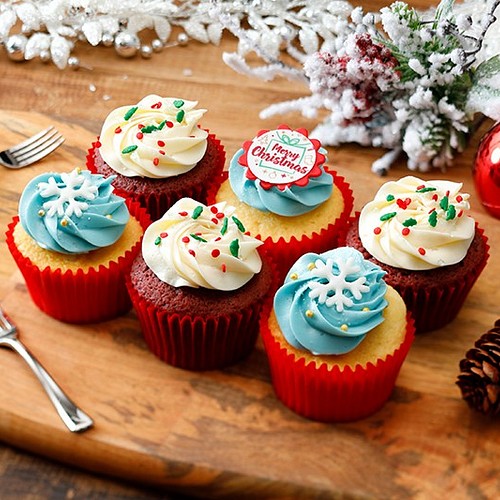 スノークリスマスボックス 6個入り 英国レシピカップケーキ スイーツ お菓子 パン Bellas Cupcakes 通販 Creema クリーマ ハンドメイド 手作り クラフト作品の販売サイト