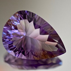 123 上品 一点物 天然 超大粒 バイカラー アメジスト 雫 アメシスト 紫水晶 ２月誕生石 天然石 ルース 裸石 1枚目の画像
