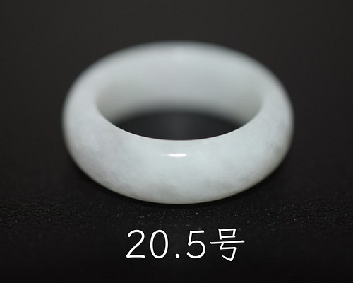 93-1 美品 20.5号 天然 翡翠 白瓷 リング 板指 広幅 指輪 硬玉 馬鞍くりぬき 誕生石