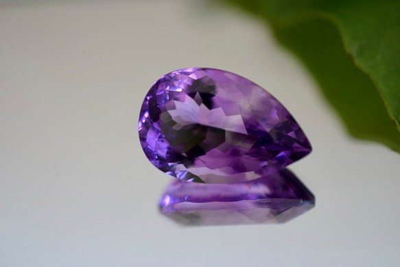 1-82 上品 一点物 大粒天然アメジスト 雫 アメシスト 紫水晶 ２月誕生石 天然石 ルース 裸石 1枚目の画像