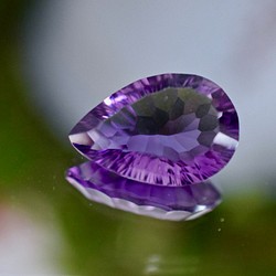 116 上品 一点物 天然 大粒 アメジスト 雫 アメシスト 紫水晶 ２月誕生石 天然石 ルース 裸石 1枚目の画像