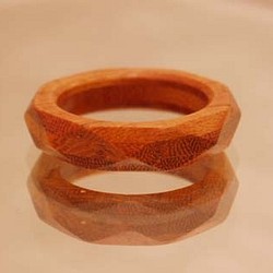 木の指輪 ダイアナ 黄 【受注生産】ケヤキ ブリリアントカットをイメージしたシンプルだけど大人っぽい指輪です 1枚目の画像
