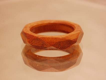 木の指輪 ダイアナ 黄 【受注生産】ケヤキ ブリリアントカットをイメージしたシンプルだけど大人っぽい指輪です 1枚目の画像