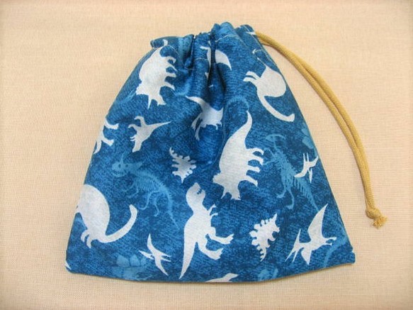 4-99◆ＳＡＬＥ◆再販◆巾着袋◆１８×１８ｃｍ◆きょうりゅう恐竜◆コップ袋＊マスク袋，おやつ入れ等に♪ 1枚目の画像