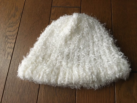 毛糸のモフモフ帽子　真っ白キラキラモヘア　子供用帽子　ギッズサイズ 1枚目の画像