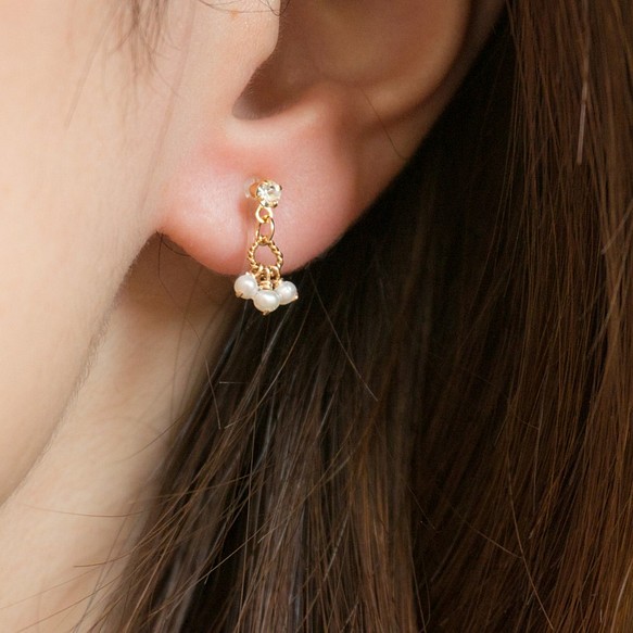 水鑽和珍珠小耳環（樹脂無孔刺穿） 第1張的照片