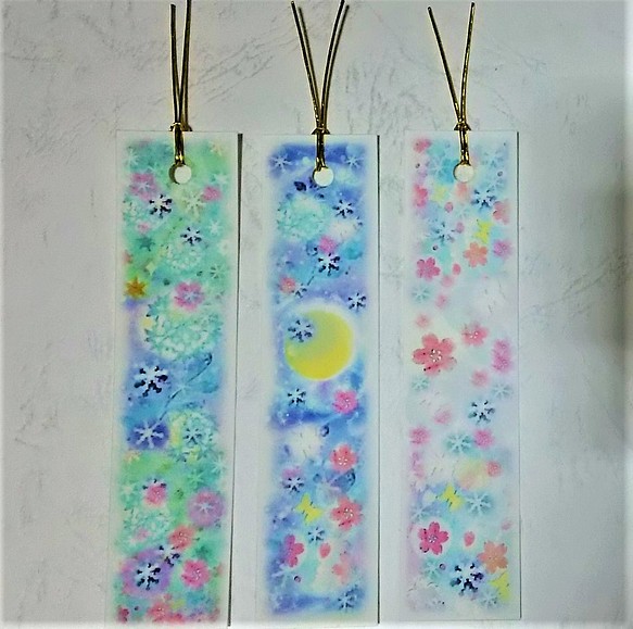 桜と月と雪のコラボ栞(しおり)　3種のパステルアートのブックマーク 1枚目の画像