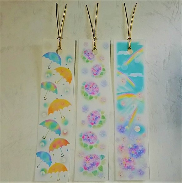 雨傘と紫陽花と虹空の栞(しおり)　パステルアートのブックマーク 1枚目の画像