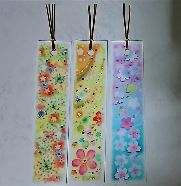 新春の栞(しおり)　 和柄花模様のイラスト　パステルアート 1枚目の画像