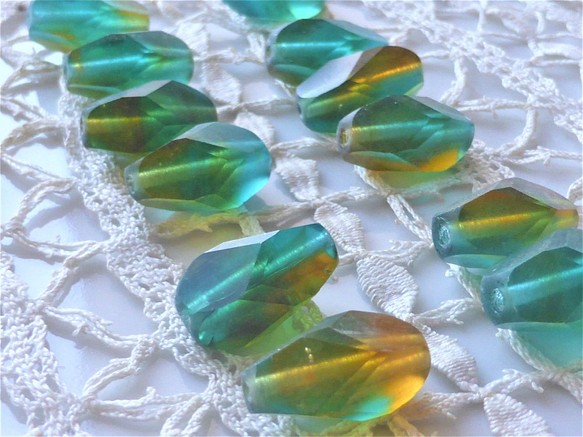 宝石カット　マットグリーン　チェコビーズ　Czech Glass Beads２個 1枚目の画像