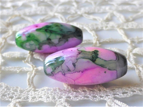 色彩のちから　緑ピンク　チェコビーズCzech Glass Beads2個 1枚目の画像