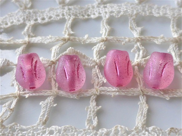 ミニチューリップ　すりガラスピンク　チェコビーズCzech Glass Beads４個 1枚目の画像
