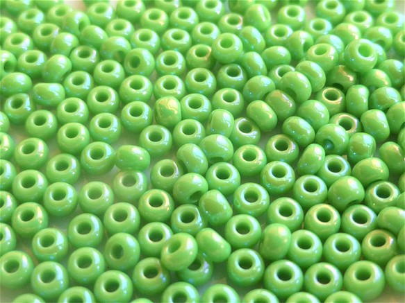 捷克種子珠捷克玻璃珠黃綠色綠色珍珠2毫米 第1張的照片