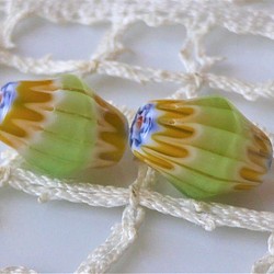 ミルフィレ　黄緑黄土色　チェコビーズCzech Glass Beads２個 1枚目の画像