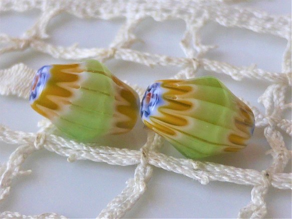 ミルフィレ　黄緑黄土色　チェコビーズCzech Glass Beads２個 1枚目の画像