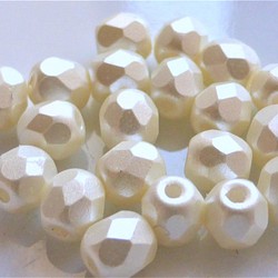 チェコビーズCzech Glass Beadsパール黄色味１０個 1枚目の画像