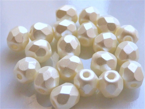 チェコビーズCzech Glass Beadsパール黄色味１０個 1枚目の画像