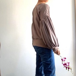 [SALE] 仿麂皮拉絨啞光亮面緞面大廓形寬鬆運動衫摩卡 第1張的照片