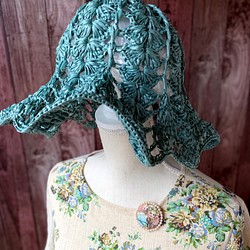 日除け・日焼け防止UVカット　手編みチューリップハット　透かし模様のたためるレディース用お帽子　くすみブルー　青 1枚目の画像
