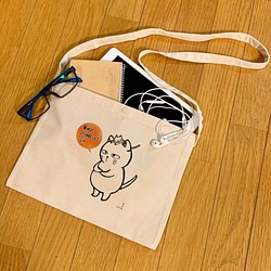 サコッシュ　猫郎雑貨店「猫郎の頭に子猫」　ナチュラルカラー 1枚目の画像