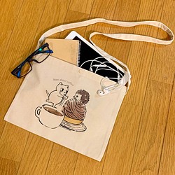 サコッシュ　猫郎雑貨店「猫郎とハリネズモンブラン」　ナチュラルカラー 1枚目の画像