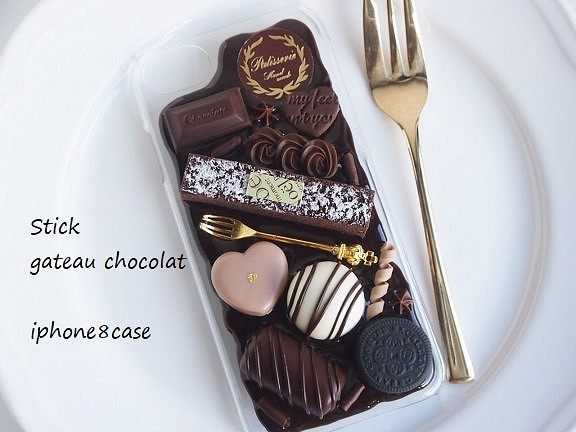 受注製作 スティックガトーショコラとチョコレートのiphoneケース Iphoneケース カバー Sweets Chic Deco 通販 Creema クリーマ ハンドメイド 手作り クラフト作品の販売サイト