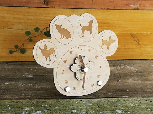 チワワの肉球時計（木製） 1枚目の画像