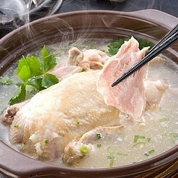 韓国本番の味！参鶏湯「高麗人参＋ナツメ＋銀蘭＋もち米」入り！疲労回復に！！ 1枚目の画像
