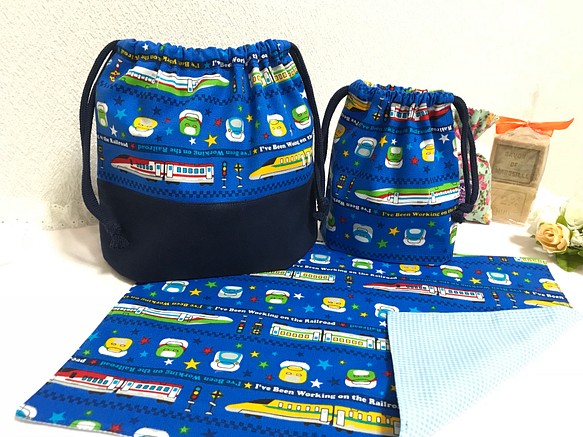 新幹線のランチセット(ブルー)(*^^*)☆お弁当袋(給食袋)☆コップ袋☆ランチョンマット☆のセット♫男の子 1枚目の画像