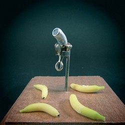 「食べかけバナナ」ネックレス 1枚目の画像