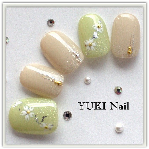 Green x Beige Sakura Nail / Nail Tips / Nail / Elegant / Gorgeou 第1張的照片