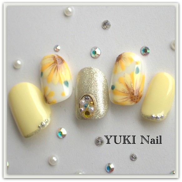 ひまわりネイル3 ネイルチップ ネイルシール Yuki Nail 通販 Creema クリーマ ハンドメイド 手作り クラフト作品の販売サイト