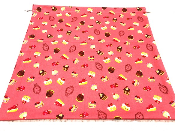大きな巾着袋　縦45ｃｍ　横４５ｃｍ　　スイーツ柄サーモンピンク 1枚目の画像