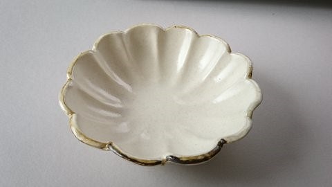 菊花鉢　（粉引き　12ｃｍ） 1枚目の画像