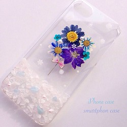 押し花と天然石のiPhone7ケース♡花と雪の女王♡ 1枚目の画像