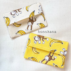 2色から選べる 裏地有り おさるとバナナのミニポケットティッシュケース 1枚目の画像