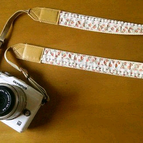 カメラ女子 のためのカメラストラップ 可愛い小花柄 カメラケース カメラポーチ Yocoboo 通販 Creema クリーマ ハンドメイド 手作り クラフト作品の販売サイト