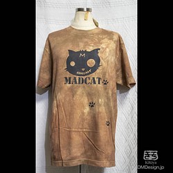 (M)手染め+プリント一点もの「薄茶」MADCAT黒猫Tシャツ（1-176） 1枚目の画像