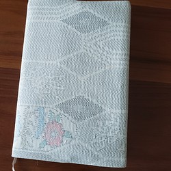 中古白紬から単行本20cmサイズ絹のブックカバー 1枚目の画像