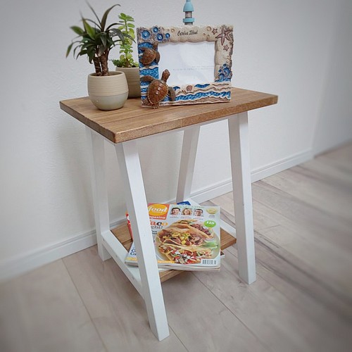 かわいい台形型のサイドテーブル テーブル 机 Oc Handmade 通販 Creema クリーマ ハンドメイド 手作り クラフト作品の販売サイト