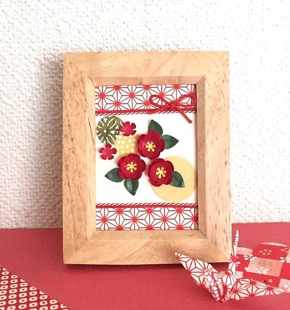 お正月飾り　和紙と椿の花のミニフレーム 1枚目の画像