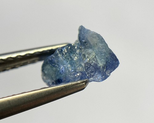 ベニトアイト 原石 約0.69ct アメリカ サンベニト産 天然石 京都