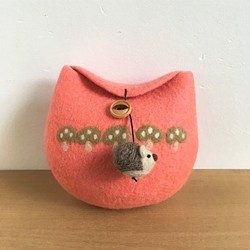 【訂做】刺猬飾物羊毛氈手拿包（蘑菇）（粉色） 第1張的照片