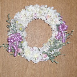 フラワーリース・ピンクのバラと小花のリース（ベース台３０cm・スタンド付き））　結婚のお祝い・ウエルカムボード・玄関・お 1枚目の画像