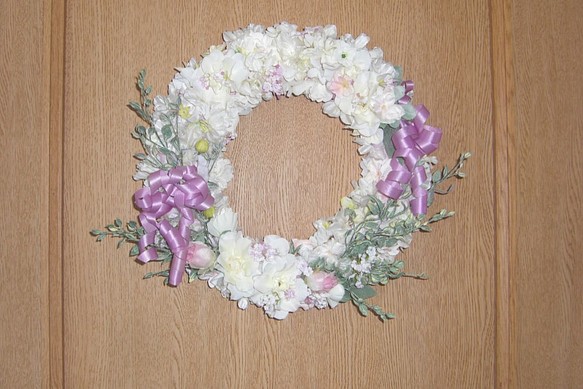 フラワーリース・ピンクのバラと小花のリース（ベース台３０cm・スタンド付き））　結婚のお祝い・ウエルカムボード・玄関・お 1枚目の画像